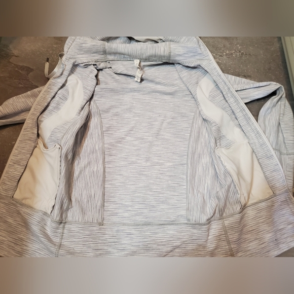 Lululemon Stride zip hooded jacket. Striped. Heathered grey and white. Size 2. - Picture 7 of 16